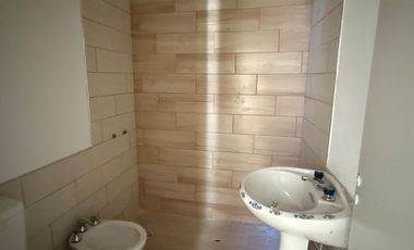 Se alquila excelente casa esquina 3 Dormitorios con cochera