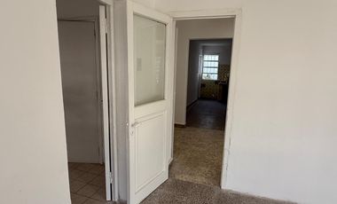 Se alquila excelente casa esquina 3 Dormitorios con cochera