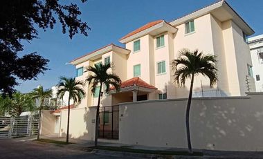 Casa de 4 recamaras en SM11 Cancún: ubicación, conectividad y seguridad