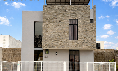 Casa en Renta en Residencial Real de Comala Colima Frente Jardín con Roofgarden