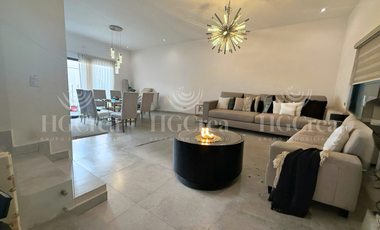 CASA EN RENTA EN CARRETERA NACIONAL