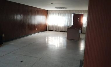 SE ARRIENDA O VENDE HERMOSA CASA EN FRENTE A LA CLINICA BUCARAMANGA