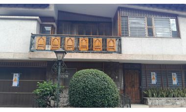 SE ARRIENDA O VENDE HERMOSA CASA EN FRENTE A LA CLINICA BUCARAMANGA