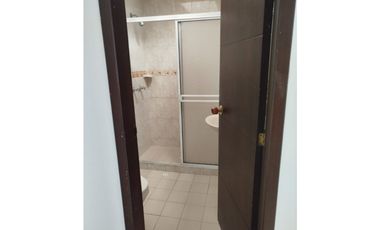 SE ARRIENDA O VENDE HERMOSA CASA EN FRENTE A LA CLINICA BUCARAMANGA