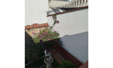 SE ARRIENDA O VENDE HERMOSA CASA EN FRENTE A LA CLINICA BUCARAMANGA