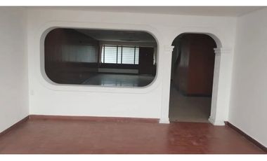 SE ARRIENDA O VENDE HERMOSA CASA EN FRENTE A LA CLINICA BUCARAMANGA