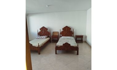 SE ARRIENDA O VENDE HERMOSA CASA EN FRENTE A LA CLINICA BUCARAMANGA