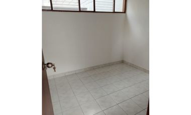 SE ARRIENDA O VENDE HERMOSA CASA EN FRENTE A LA CLINICA BUCARAMANGA