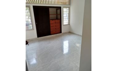 SE ARRIENDA O VENDE HERMOSA CASA EN FRENTE A LA CLINICA BUCARAMANGA