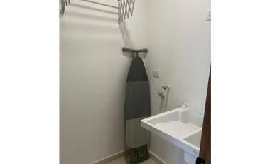 SE VENDE APARTASUIT  EN CERRITOS TOTALMENTE DOTADO