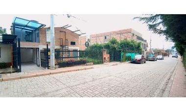 Arriendo Local comercial Cota avenida Libertado $750.000
