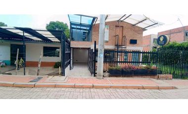 Arriendo Local comercial Cota avenida Libertado $750.000
