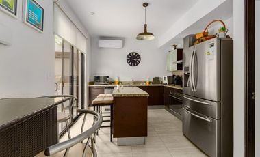 Vendo Elegante casa en PH Nativa con Piscina