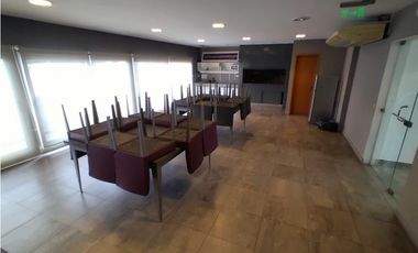 OFICINA AMOBLADA - TRES PRIVADOS - KITCHENETTE - DOS BAÑOS - Bº CENTRO