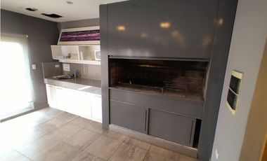 OFICINA AMOBLADA - TRES PRIVADOS - KITCHENETTE - DOS BAÑOS - Bº CENTRO