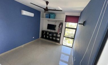 CASA EN VENTA CON PANELES SOLARES EN PRIVADA CLOVERLEAF, CHOLUL.