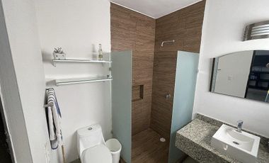 CASA EN VENTA CON PANELES SOLARES EN PRIVADA CLOVERLEAF, CHOLUL.