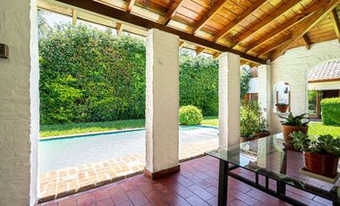 Casa venta 5 amb c/jardín, pileta, quincho. 387 m²