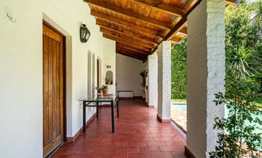 Casa venta 5 amb c/jardín, pileta, quincho. 387 m²