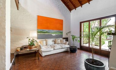 Casa venta 5 amb c/jardín, pileta, quincho. 387 m²