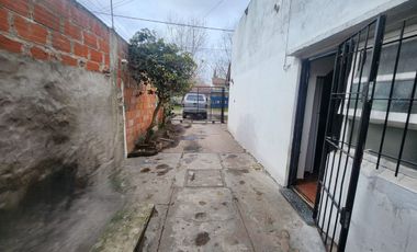 VENTA CASA 3 AMBIENTES BARRIO BELISARIO ROLDAN