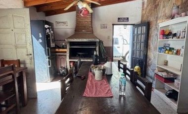 Casa en venta  de 2 Dormitorios c/ cochera en Berisso APTA BANCO