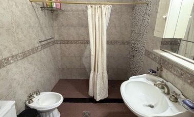 Casa en venta  de 2 Dormitorios c/ cochera en Berisso APTA BANCO