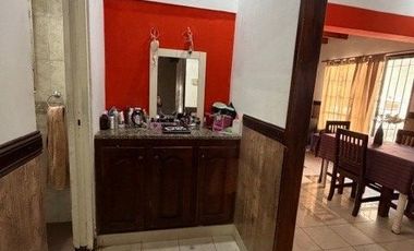 Casa en venta  de 2 Dormitorios c/ cochera en Berisso APTA BANCO