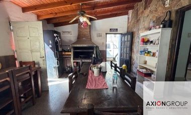 Casa en venta  de 2 Dormitorios c/ cochera en Berisso APTA BANCO