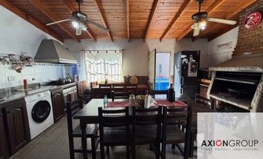 Casa en venta  de 2 Dormitorios c/ cochera en Berisso APTA BANCO