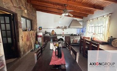 Casa en venta  de 2 Dormitorios c/ cochera en Berisso APTA BANCO
