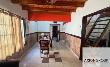 Casa en venta  de 2 Dormitorios c/ cochera en Berisso APTA BANCO