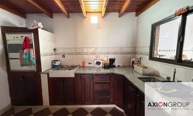 Casa en venta  de 2 Dormitorios c/ cochera en Berisso APTA BANCO