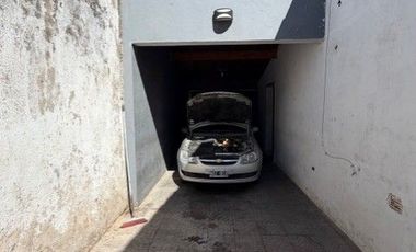 Casa en venta  de 2 Dormitorios c/ cochera en Berisso APTA BANCO