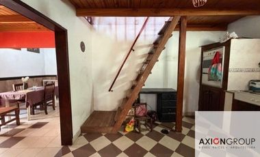 Casa en venta  de 2 Dormitorios c/ cochera en Berisso APTA BANCO