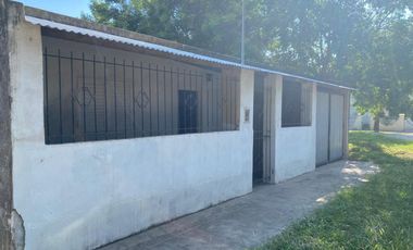 Casa de 2 dormitorios cochera patio en  Recreo Sur