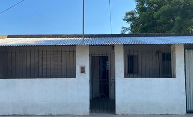 Casa de 2 dormitorios cochera patio en  Recreo Sur