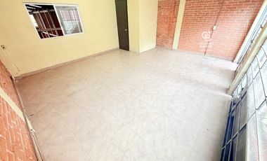 Venta de Bodega C/oficinas, Col. Anahuac (amplio uso de suelo)