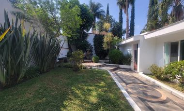 Residencia en Venta en Rancho Contento, Terreno 2,587 m²