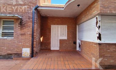 Casa en  calle 54 entre 8 y 9