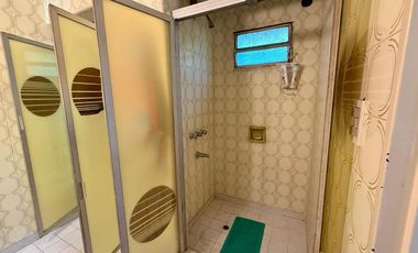 CASA EN VENTA TORTUGUITAS-LOTE 2100 M2- 4 AMBIENTES- 2 BAÑOS - PILETA-QUINCHO-PARRILLA.