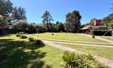 CASA EN VENTA TORTUGUITAS-LOTE 2100 M2- 4 AMBIENTES- 2 BAÑOS - PILETA-QUINCHO-PARRILLA.