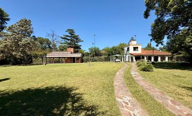 CASA EN VENTA TORTUGUITAS-LOTE 2100 M2- 4 AMBIENTES- 2 BAÑOS - PILETA-QUINCHO-PARRILLA.