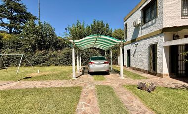CASA EN VENTA TORTUGUITAS-LOTE 2100 M2- 4 AMBIENTES- 2 BAÑOS - PILETA-QUINCHO-PARRILLA.