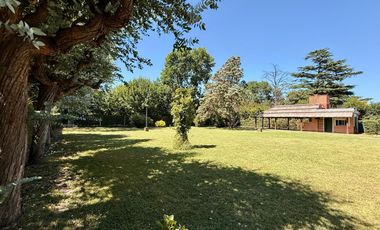 CASA EN VENTA TORTUGUITAS-LOTE 2100 M2- 4 AMBIENTES- 2 BAÑOS - PILETA-QUINCHO-PARRILLA.