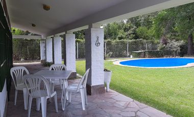 CASA EN VENTA TORTUGUITAS-LOTE 2100 M2- 4 AMBIENTES- 2 BAÑOS - PILETA-QUINCHO-PARRILLA.