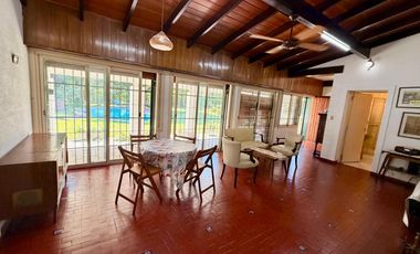 CASA EN VENTA TORTUGUITAS-LOTE 2100 M2- 4 AMBIENTES- 2 BAÑOS - PILETA-QUINCHO-PARRILLA.