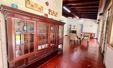 CASA EN VENTA TORTUGUITAS-LOTE 2100 M2- 4 AMBIENTES- 2 BAÑOS - PILETA-QUINCHO-PARRILLA.