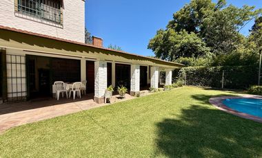 CASA EN VENTA TORTUGUITAS-LOTE 2100 M2- 4 AMBIENTES- 2 BAÑOS - PILETA-QUINCHO-PARRILLA.