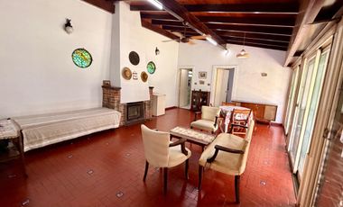 CASA EN VENTA TORTUGUITAS-LOTE 2100 M2- 4 AMBIENTES- 2 BAÑOS - PILETA-QUINCHO-PARRILLA.